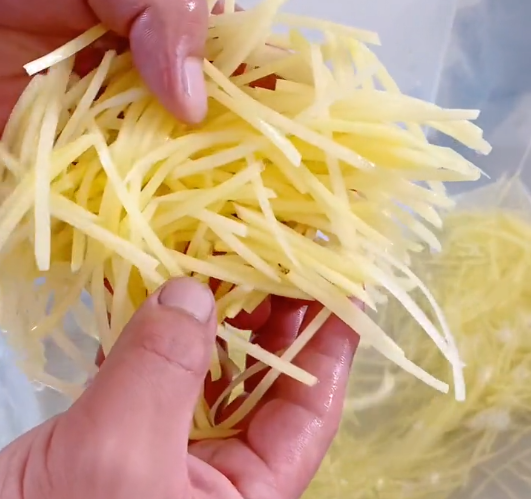 兩百多人的單位食堂應(yīng)該選擇什么樣切菜機(jī)？