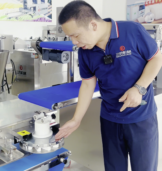 應(yīng)該怎么用小型包子機(jī)做速凍生坯包？