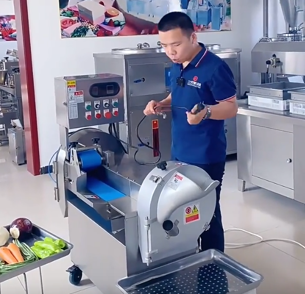 甘肅餐飲老板跨省尋切菜機(jī)：從“心涼半截”到當(dāng)場下單三好憑啥？